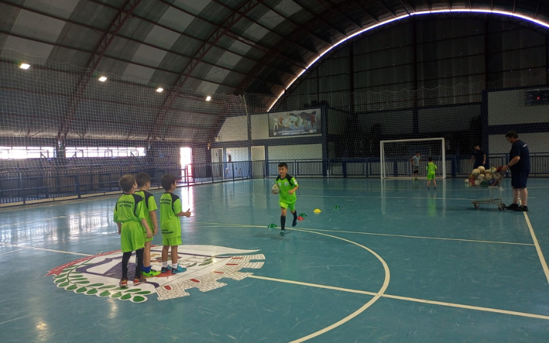 Ação Social e Esporte desenvolvem projeto Escolinha de Futsal