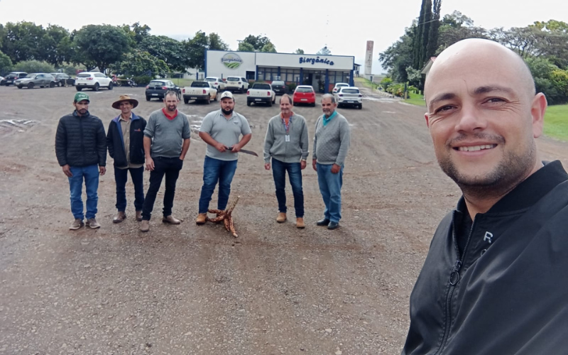 Agricultores domingosoarenses conhecem técnicas de cultivo de mandioca